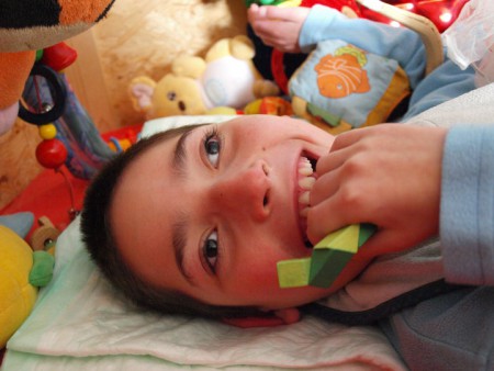 Hryzenie rúčky je najlepšia vec na svete